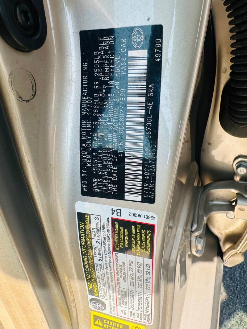 Toyota Avalon Vehicle Full-screen Gallery Image 22