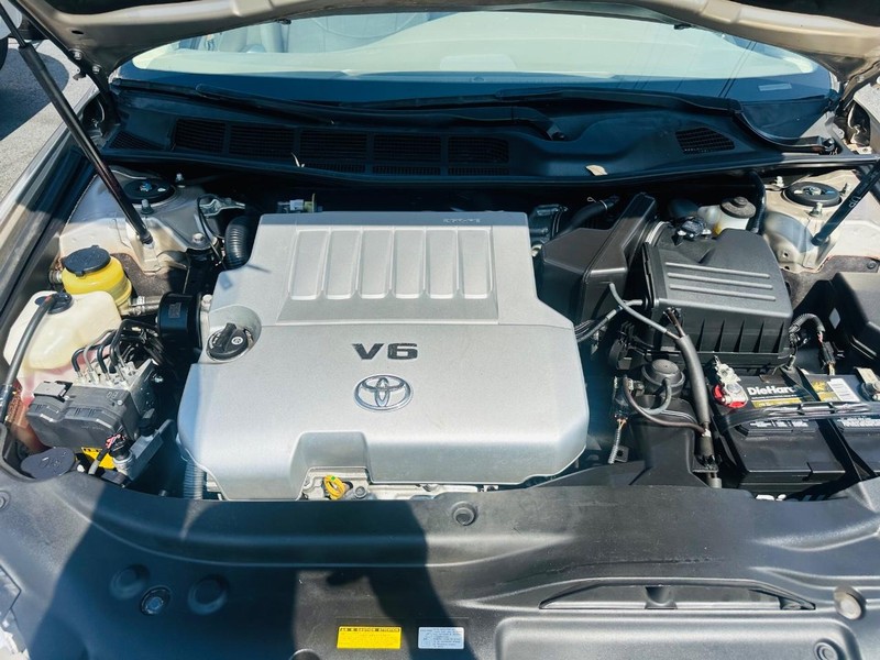 Toyota Avalon Vehicle Full-screen Gallery Image 23