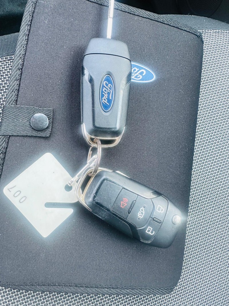 Ford Transit Connect Van Vehicle Full-screen Gallery Image 24