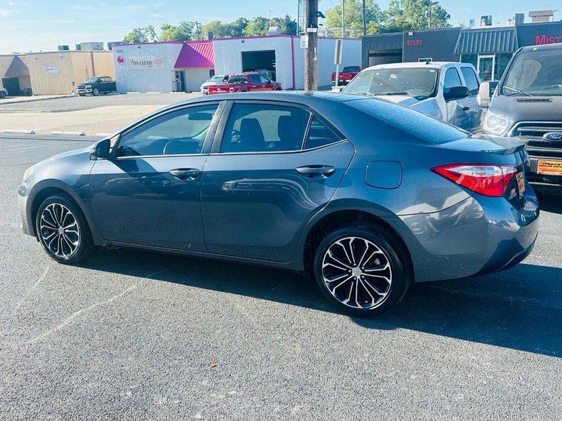Toyota Corolla Vehicle Full-screen Gallery Image 08