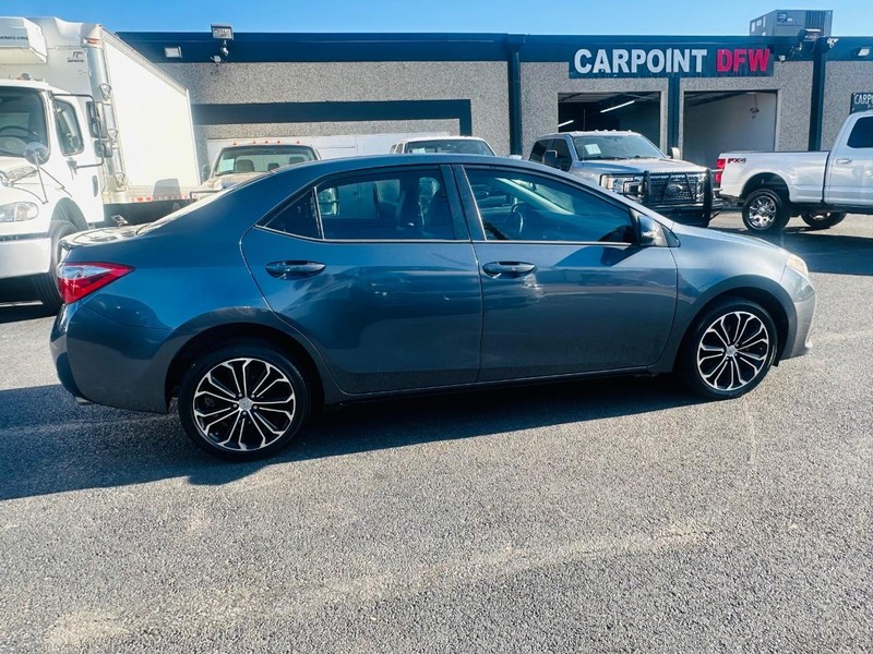 Toyota Corolla Vehicle Full-screen Gallery Image 11