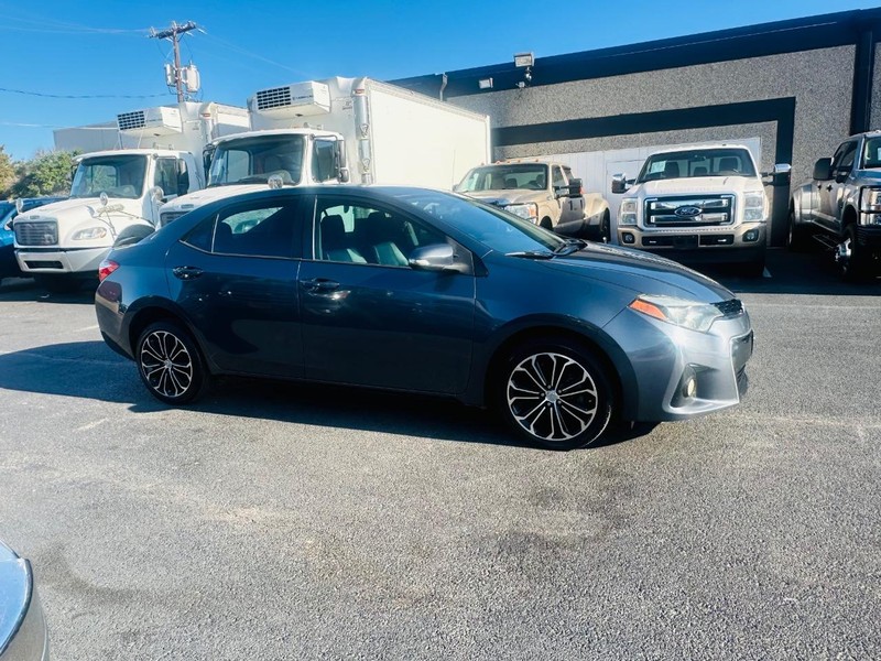 Toyota Corolla Vehicle Full-screen Gallery Image 12