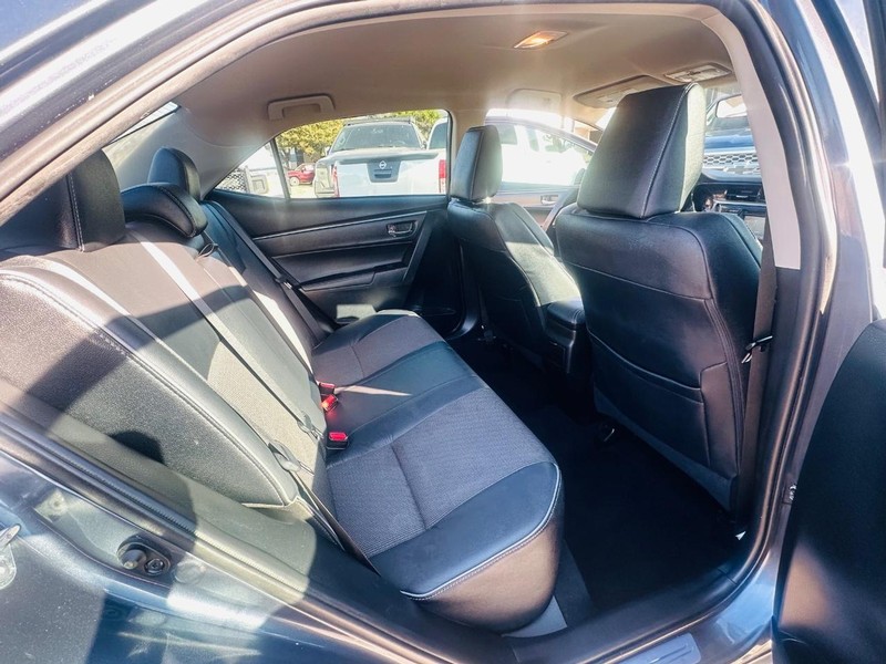 Toyota Corolla Vehicle Full-screen Gallery Image 17