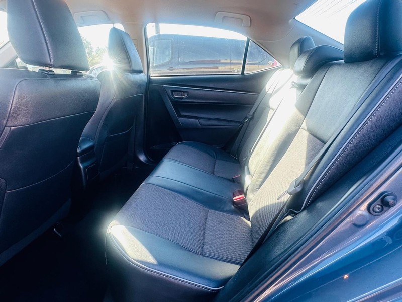 Toyota Corolla Vehicle Full-screen Gallery Image 18