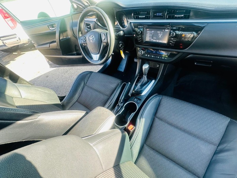 Toyota Corolla Vehicle Full-screen Gallery Image 22