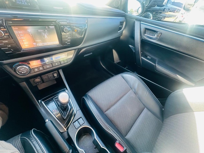 Toyota Corolla Vehicle Full-screen Gallery Image 23