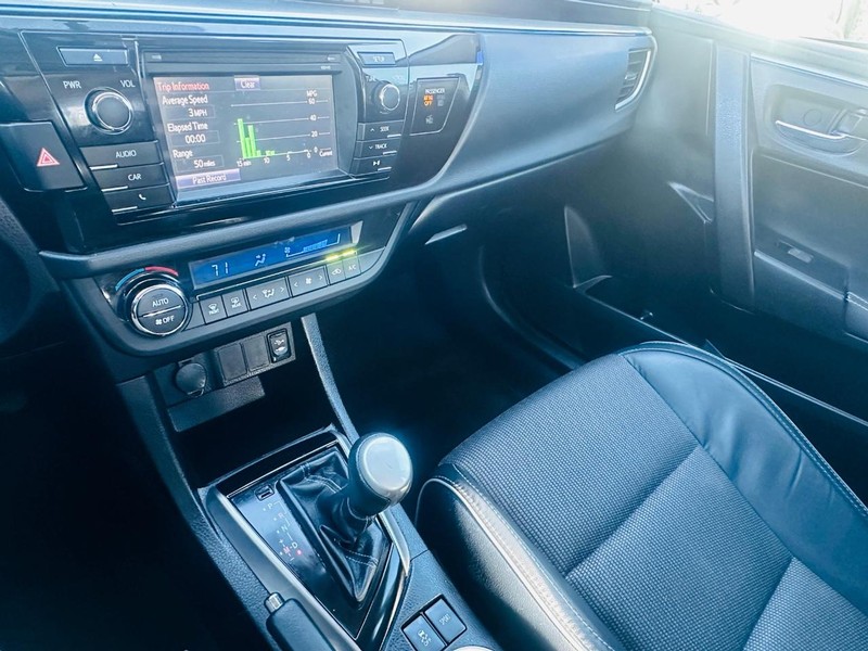 Toyota Corolla Vehicle Full-screen Gallery Image 26