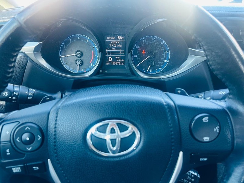 Toyota Corolla Vehicle Full-screen Gallery Image 27