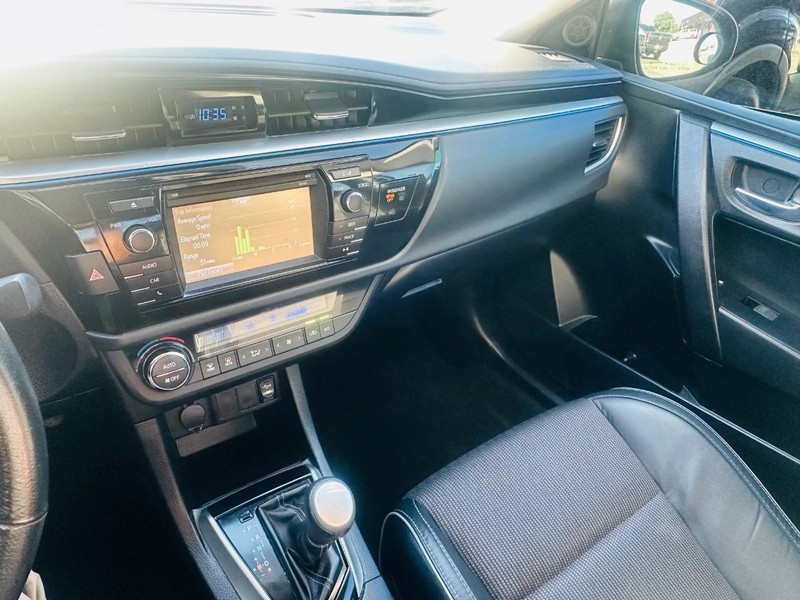 Toyota Corolla Vehicle Full-screen Gallery Image 28