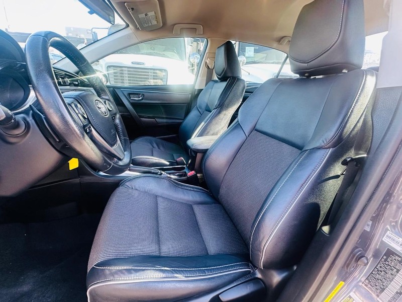 Toyota Corolla Vehicle Full-screen Gallery Image 30