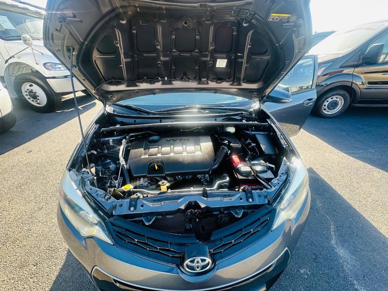 Toyota Corolla Vehicle Full-screen Gallery Image 34