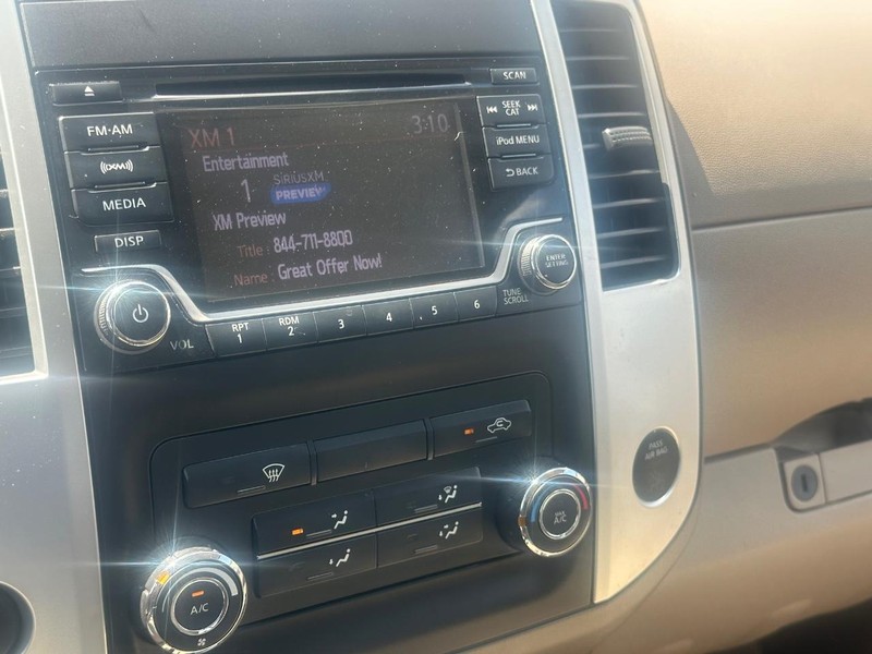 Nissan Frontier Vehicle Full-screen Gallery Image 20