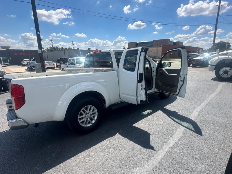 Nissan Frontier Vehicle Full-screen Gallery Image 22