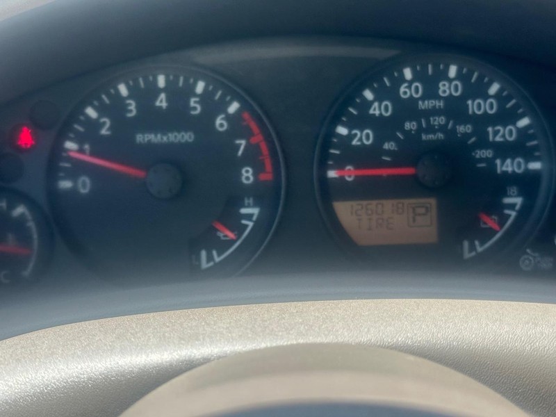 Nissan Frontier Vehicle Full-screen Gallery Image 25