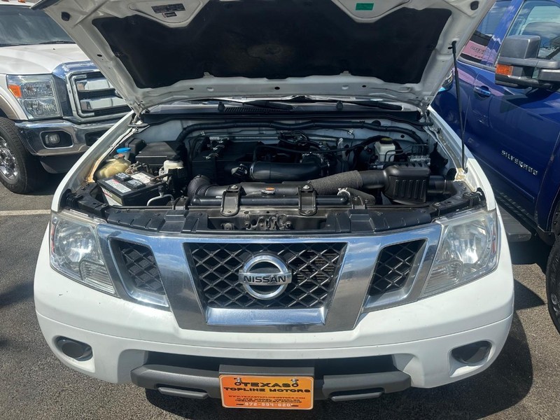 Nissan Frontier Vehicle Full-screen Gallery Image 26