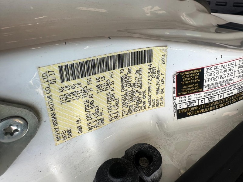 Nissan Frontier Vehicle Full-screen Gallery Image 27