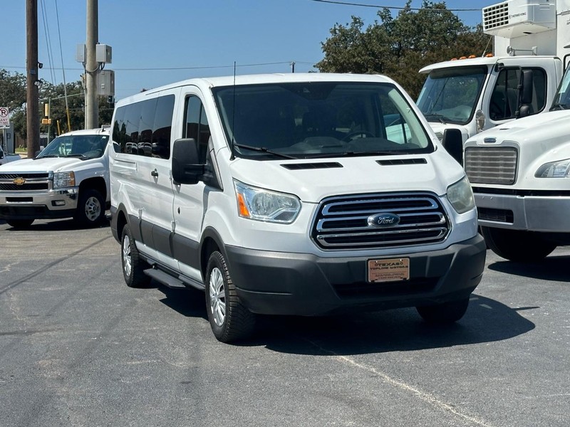 Ford Transit Wagon Vehicle Full-screen Gallery Image 4