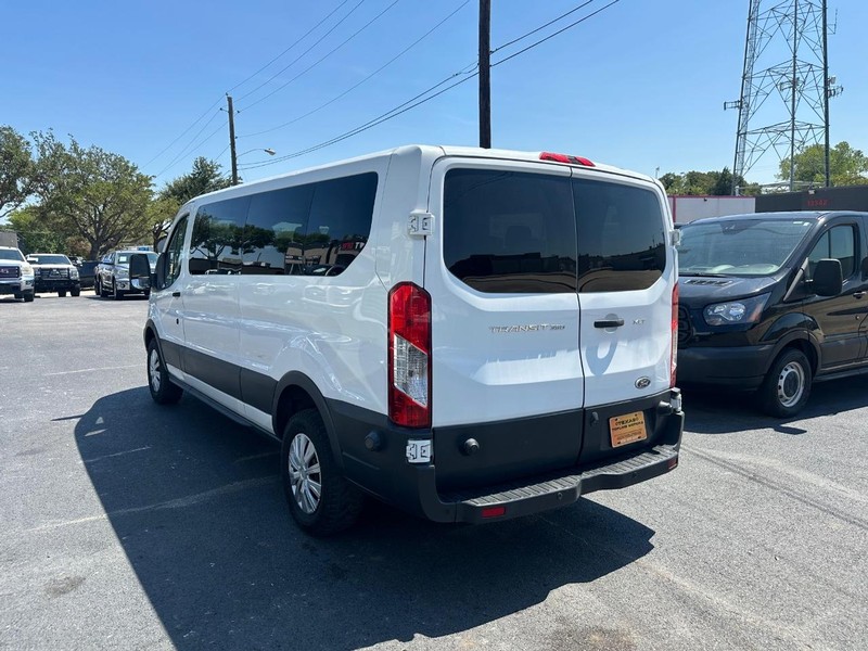 Ford Transit Wagon Vehicle Full-screen Gallery Image 6