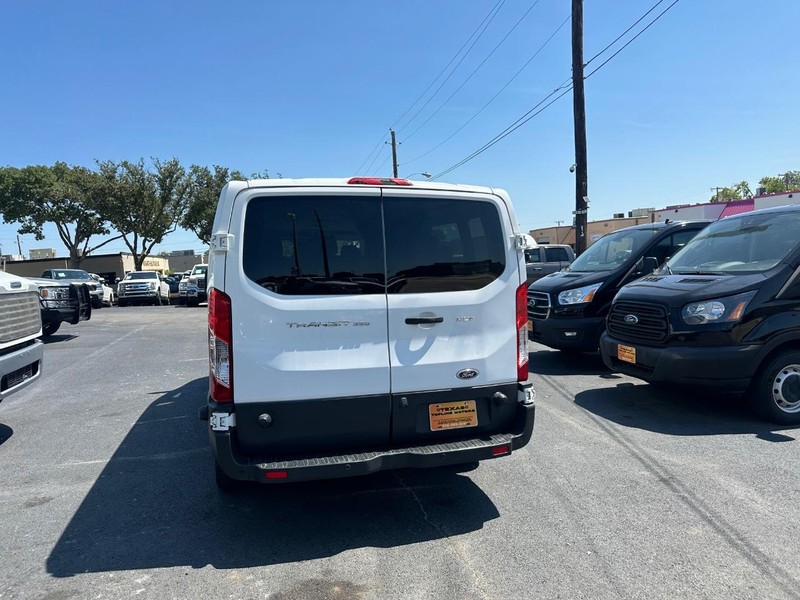 Ford Transit Wagon Vehicle Full-screen Gallery Image 7