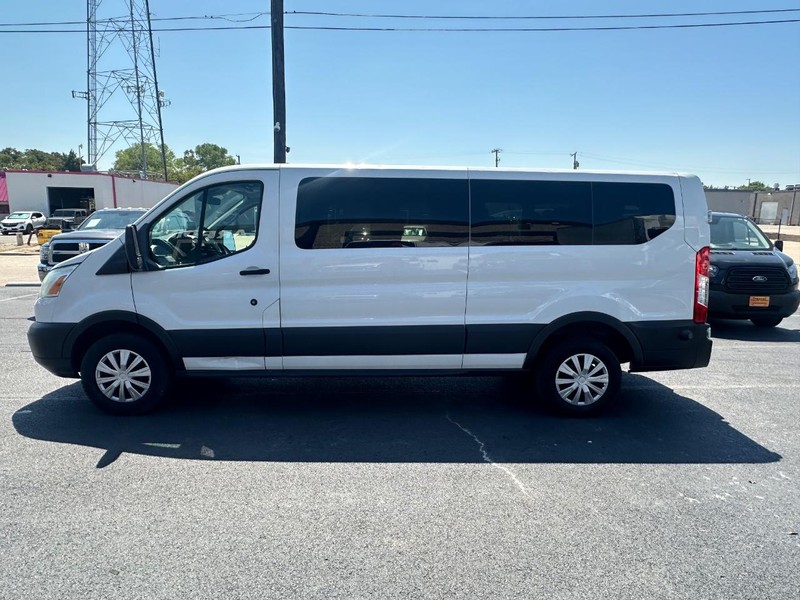 Ford Transit Wagon Vehicle Full-screen Gallery Image 9