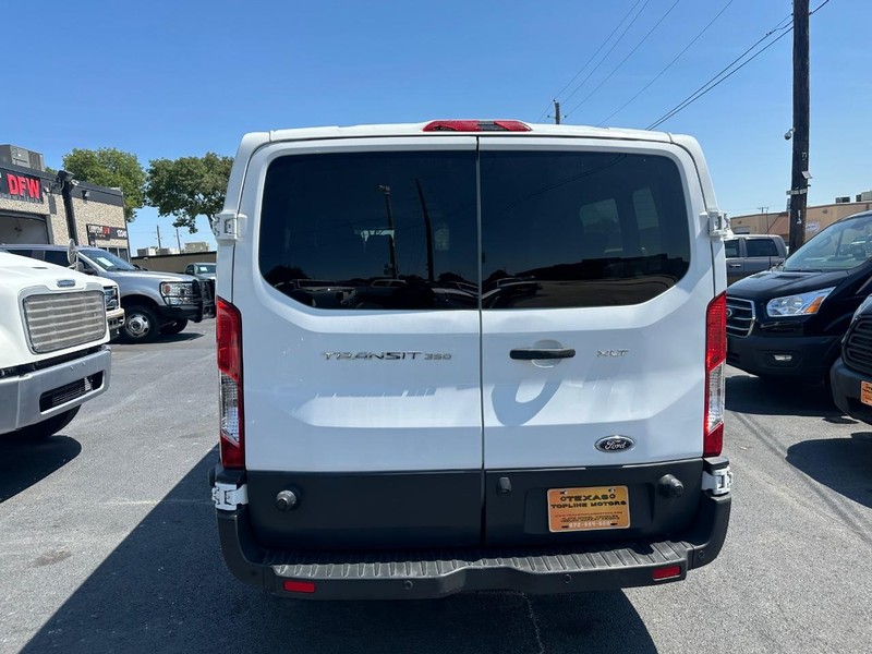 Ford Transit Wagon Vehicle Full-screen Gallery Image 10