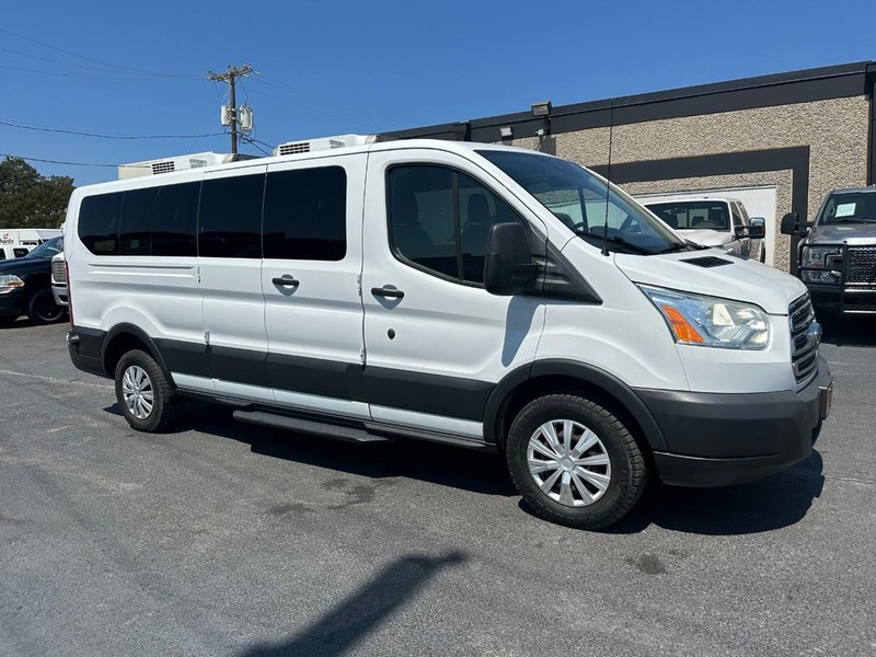 Ford Transit Wagon Vehicle Full-screen Gallery Image 11