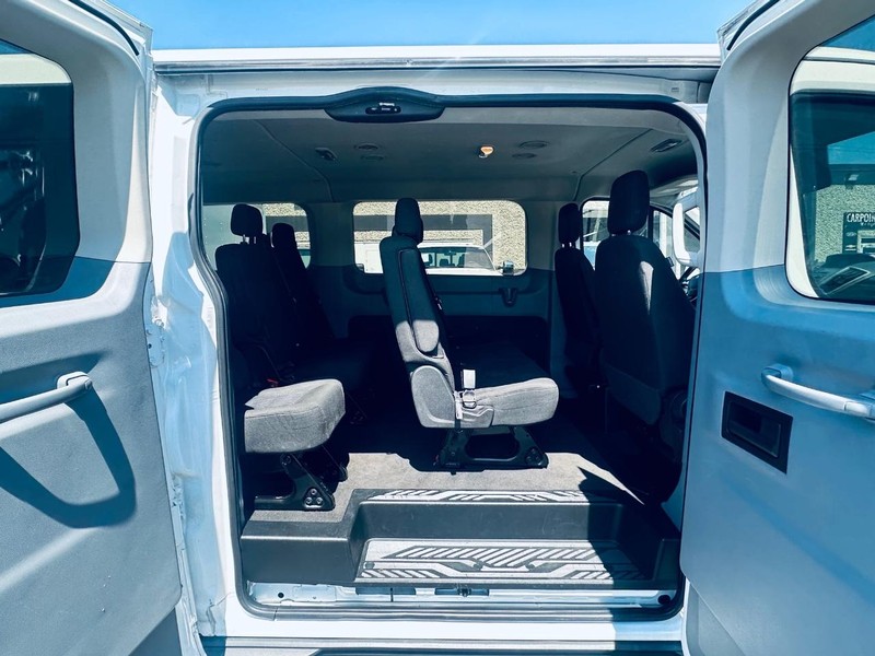 Ford Transit Wagon Vehicle Full-screen Gallery Image 15