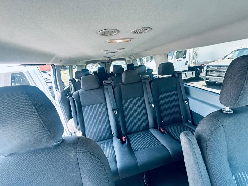 Ford Transit Wagon Vehicle Full-screen Gallery Image 18