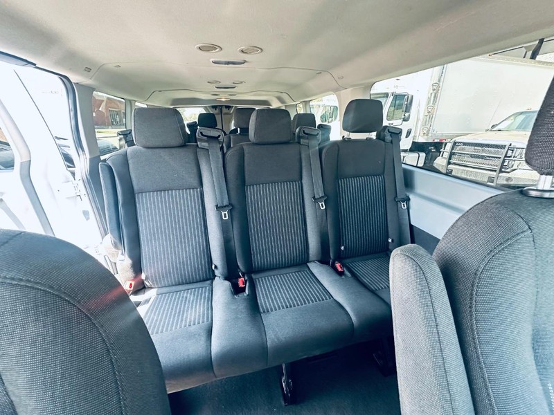 Ford Transit Wagon Vehicle Full-screen Gallery Image 19