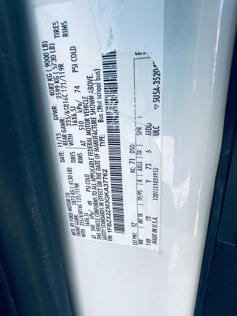 Ford Transit Wagon Vehicle Full-screen Gallery Image 23