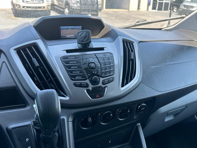 Ford Transit Wagon Vehicle Full-screen Gallery Image 26