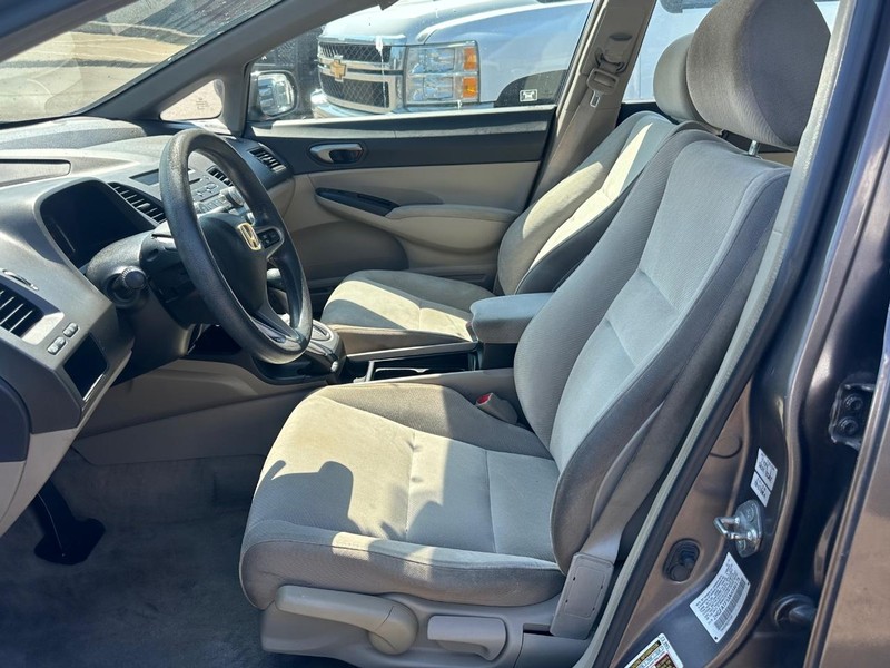 Honda Civic Sedan Vehicle Full-screen Gallery Image 09