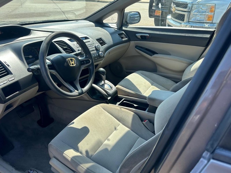 Honda Civic Sedan Vehicle Full-screen Gallery Image 10