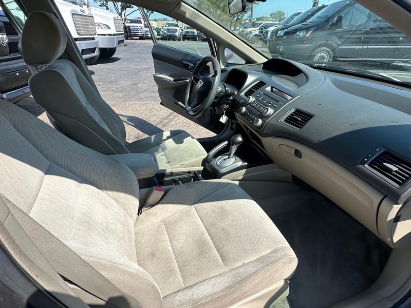 Honda Civic Sedan Vehicle Full-screen Gallery Image 13