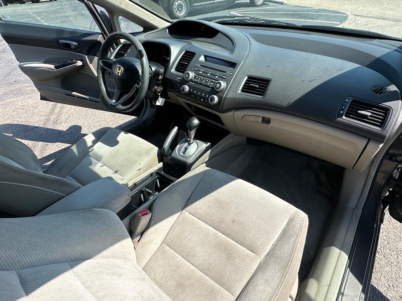 Honda Civic Sedan Vehicle Full-screen Gallery Image 14