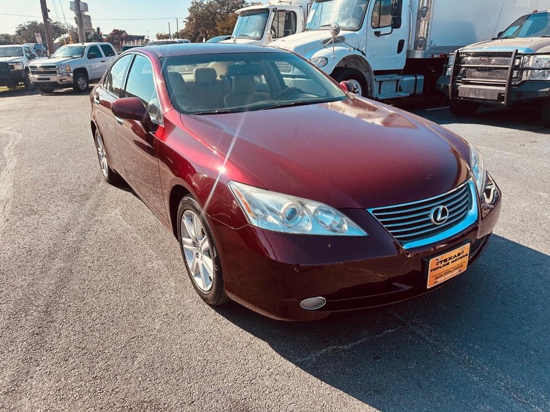 Lexus ES 350 Vehicle Full-screen Gallery Image 02