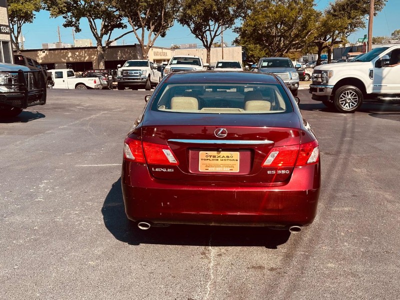 Lexus ES 350 Vehicle Full-screen Gallery Image 05