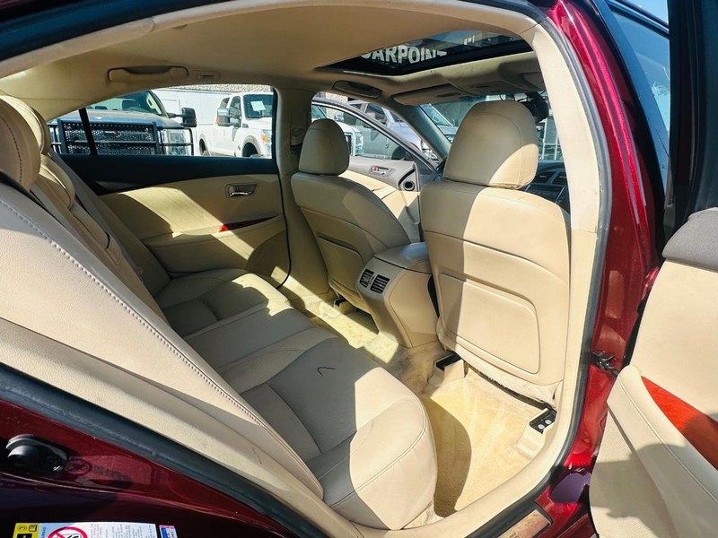 Lexus ES 350 Vehicle Full-screen Gallery Image 14