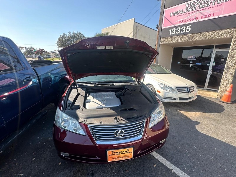 Lexus ES 350 Vehicle Full-screen Gallery Image 22