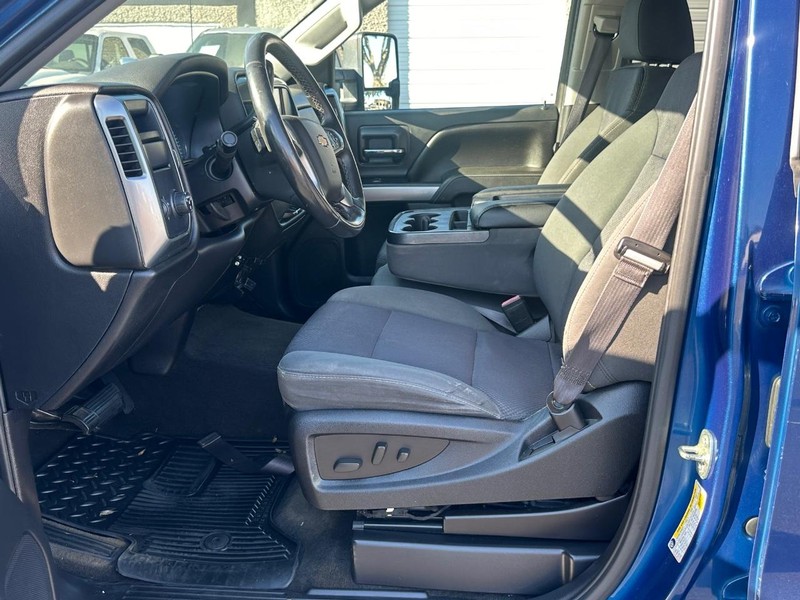 Chevrolet Silverado 1500 Vehicle Full-screen Gallery Image 11