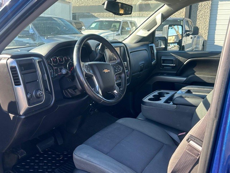 Chevrolet Silverado 1500 Vehicle Full-screen Gallery Image 12