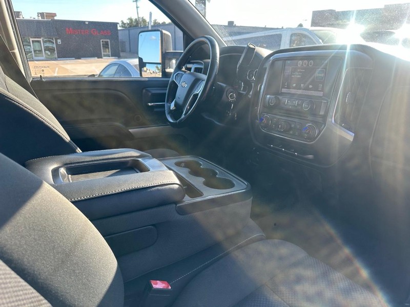 Chevrolet Silverado 1500 Vehicle Full-screen Gallery Image 14