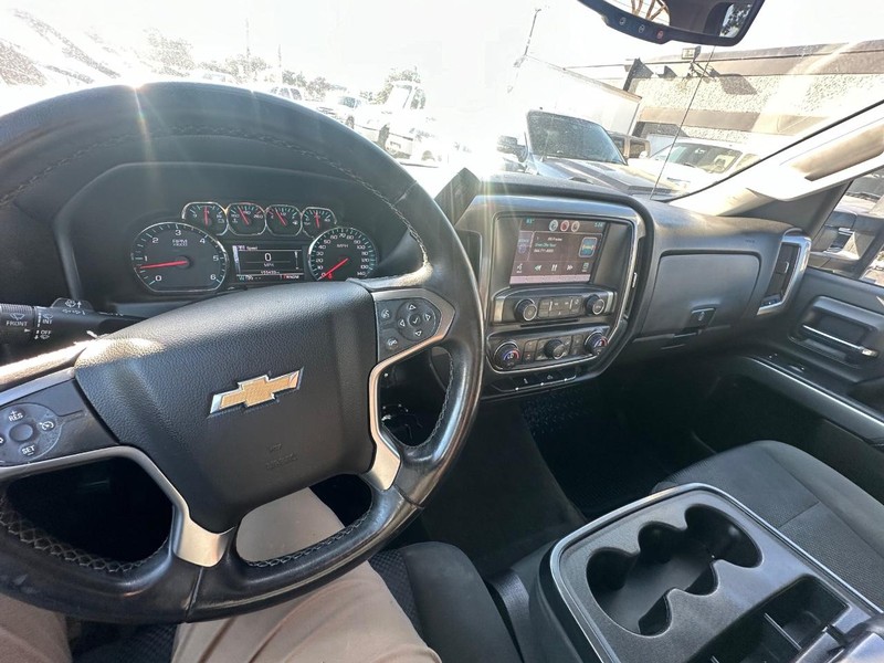 Chevrolet Silverado 1500 Vehicle Full-screen Gallery Image 17