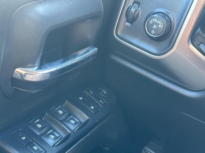 Chevrolet Silverado 1500 Vehicle Full-screen Gallery Image 20