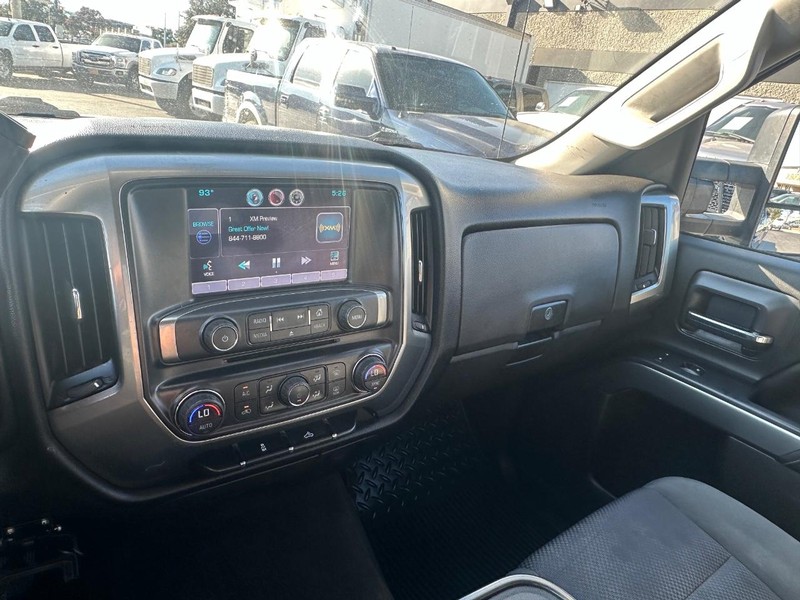 Chevrolet Silverado 1500 Vehicle Full-screen Gallery Image 23