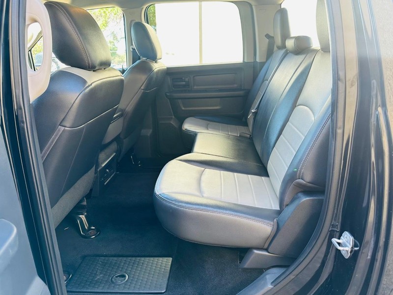 Ram 1500 Vehicle Full-screen Gallery Image 16