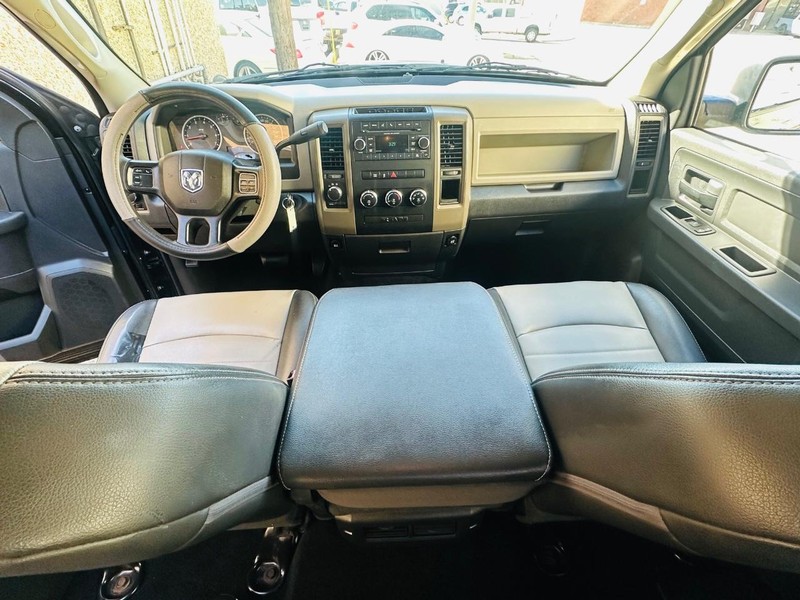 Ram 1500 Vehicle Full-screen Gallery Image 17