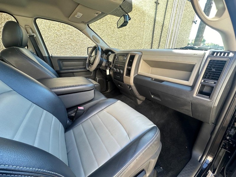 Ram 1500 Vehicle Full-screen Gallery Image 24