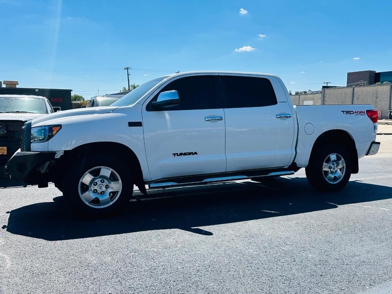 Toyota Tundra 4WD Truck Vehicle Full-screen Gallery Image 10