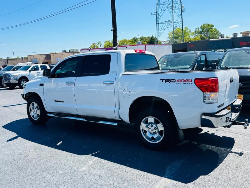 Toyota Tundra 4WD Truck Vehicle Full-screen Gallery Image 12